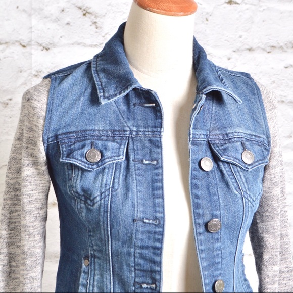 ❌SOLD❌ Guess Denim Jacket - Picture 6 of 7